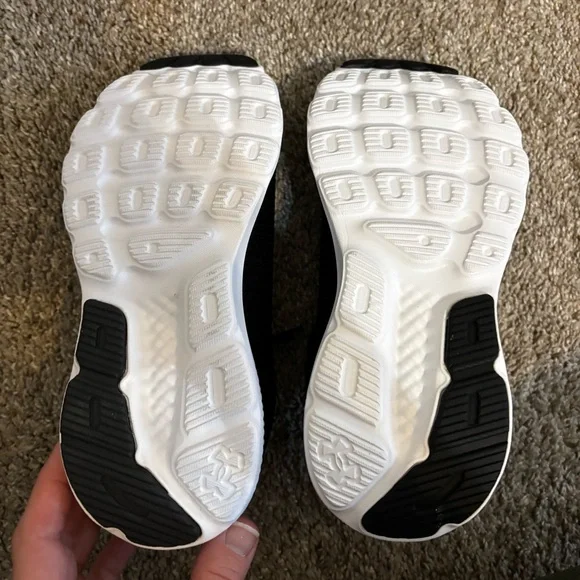 Under Armour Big Kids' BGS Charged Escape 4 Sneaker Black Size 4 - Picture 7 of 7